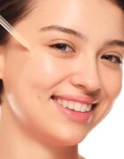 essence Hello Good Stuff! Glow-C bőrélénkítő szérum C-vitaminnal 30 ml
