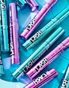 essence Lash Like a Boss dúsító hosszabbító szempillaspirál mely szétválasztja a pillákat árnyalat Ultra Black 95 ml