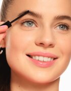 essence Make Me Brow szemöldökzselé árnyalat 08 Black Brows 3.8 ml