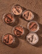 essence Mattifying kompakt púder matt hatással árnyalat 04 Perfect beige 12 g