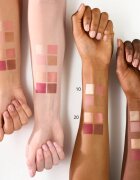 essence Radiant Light bőrélénkítő és arcpirosító sminkpaletta árnyalat Glow Icon 11 g
