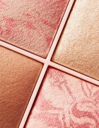 essence Radiant Light bőrélénkítő és arcpirosító sminkpaletta árnyalat Glow Icon 11 g