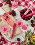 essence SO CHERRY happy ajakfény peptidekkel árnyalat 01 Cherry On Top 10 ml