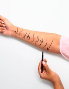 essence Super Fine Liner Pen széles applikátorú szemhéjtus 1 ml