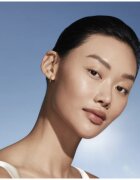 Estée Lauder Futurist SkinTint Serum Foundation With Botanical Oil Infusion SPF 20 ápoló alapozó SPF 20 árnyalat 2C3 Fresco 30 ml