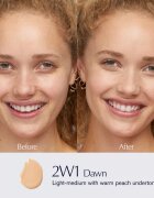Estée Lauder Futurist SkinTint Serum Foundation With Botanical Oil Infusion SPF 20 ápoló alapozó SPF 20 árnyalat 2W1 Dawn 30 ml