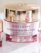 Estée Lauder Resilience Multi-Effect Night Tri-Peptide Face and Neck Creme éjszakai liftinges kisimító krém az arcra és a nyakra 50 ml
