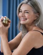 Estée Lauder Revitalizing Supreme+ Youth Power Creme nappali liftinges és feszesítő krém az élénk és kisimított arcbőrért 50 ml