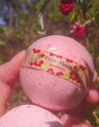 Folk & Flora Raspberry fürdőgolyó 130 g