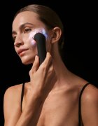 FOREO FAQ™ 402 kettős mikroáramú tonizáló készülék vörös LED-fénnyel 1 db