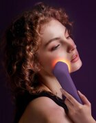 FOREO FAQ™ 501 ránctalanító és arcsimító készülék vörös LED-fénnyel 1 db