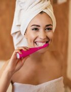 FOREO ISSA™ 4 elektromos fogkefe Fuchsia 1 db