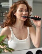 FOREO ISSA™ 4 Plus elektromos fogkefe Black 1 db