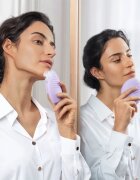 FOREO LUNA™4 masszázs eszköz arctisztításhoz és arcfeszesítéshez az érzékeny arcbőrre