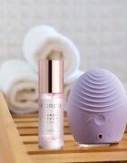 FOREO LUNA™4 masszázs eszköz arctisztításhoz és arcfeszesítéshez az érzékeny arcbőrre