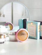 FOREO UFO™ 2 szónikus készülék az arcmaszk hatásának felgyorsítására Pearl Pink 1 db