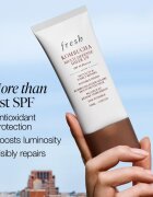 fresh Kombucha Multi-Defense Sheer UV könnyű védőfolyadék a sötét foltok ellen SPF 50 50 ml