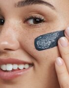 Garnier Pure Active Charcoal tisztító gél 3 in 1 a mitesszerek ellen 150 ml