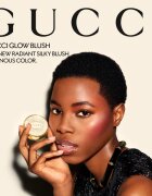 Gucci Beauty Glow Blush kompakt arcpirosító árnyalat 02 Fresh Coral 5.5 g