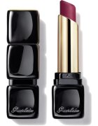 GUERLAIN KissKiss Tender Matte Ultra matt hosszantrató rúzs árnyalat 880 Caress Plum 2.8 g