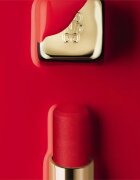 GUERLAIN KissKiss Tender Matte Ultra matt hosszantrató rúzs árnyalat 880 Caress Plum 2.8 g