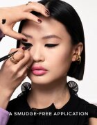 GUERLAIN Noir G Graphic Liner szemhéjtus tollban vízálló árnyalat 01 Black 055 ml