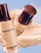 GUERLAIN Terracotta Le Teint Glow élénkítő folyékony make-up természetes hatásért árnyalat 35W Warm 35 ml