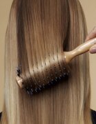 Hair Rituel by Sisley The Blow Dry Brush N°2 kör alakú hajkefe a haj kiegyenesítésére 1 db