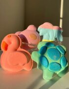 I Heart Revolution Bath Fizzer Turtle fürdőgolyó illattal Citrus & Green apple 110 g