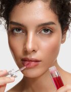 Inglot Juicy Lips Smoothing Lip Oil hidratáló olaj az ajkakra árnyalat Wild Strawberry 4 ml