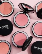 IT Cosmetics Bye Bye Pores Blush arcpirosító árnyalat Je Ne Sais Quoi 5.44 g