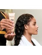 Kérastase Curl Manifesto Crème De Jour Fondamentale leöblítést nem igénylő ápolás a hullámos és göndör hajra 150 ml