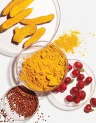 Kiehl's Turmeric & Cranberry Seed Energizing Radiance Mask élénkítő arcmaszk minden bőrtípusra beleértve az érzékeny bőrt is 100 ml