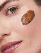 Kora Organics Turmeric Brightening & Exfoliating Scrub + Mask peeling és maszk 30 ml