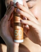 Korres Red Grape Tinted Daily Sunscreen színező napozókrém egységesíti a bőrszín tónusait SPF 50 50 ml