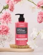 KUNDAL Honey & Macadamia White Musk tápláló testápoló krém hidratáló hatással 500 ml