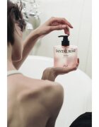 KUNDAL Objet Moist Gleam Body Wash parfümös tusfürdő az intenzív hidratálásért illattal Santal Rose 450 ml