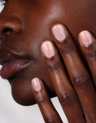 LONDONTOWN Kur Illuminating Nail Concealer fényesítő körömlakk árnyalat Bubble 12 ml