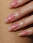 LONDONTOWN Kur Sheer Strength Nail Blush feszesítő és világosító színezett bőrápoló körmökre árnyalat Poppy 12 ml