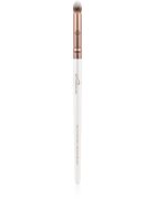 Luvia Cosmetics Elegance Pointed Crease Brush kerek ecset szemhéjfestékre 330 1 db