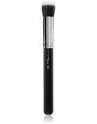 MAC Cosmetics Brush 130S Short Duo Fibre egy kis kefe folyékony krém és por termékek alkalmazásához 1 db