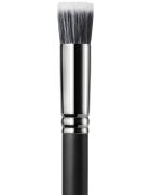 MAC Cosmetics Brush 130S Short Duo Fibre egy kis kefe folyékony krém és por termékek alkalmazásához 1 db