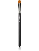 MAC Cosmetics Brush 242S Shader kerek ecset szemhéjfestékre 1 db