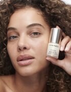 MAC Cosmetics Hyper Real Eye Serumizer szérum a szem alatti sötét karikák csökkentésére 15 ml