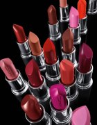 MAC Cosmetics MACximal Sleek Satin Lipstick Mini selyem rúzs a tökéletes küllemért árnyalat DUBONNET 1.5 g