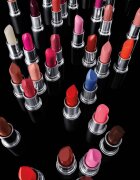 MAC Cosmetics MACximal Sleek Satin Lipstick Mini selyem rúzs a tökéletes küllemért árnyalat DUBONNET 1.5 g