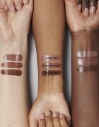 MAC Cosmetics Nudes Lustreglass Lipstick fényes ajakrúzs árnyalat Signature Move 3 g