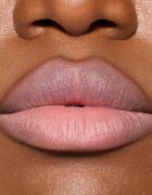 MAC Cosmetics Powder Kiss Lip + Cheek Mousse multifunkcionális smink ajkakra és arcra árnyalat Velvet Teddy 5 ml
