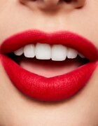MAC Cosmetics Powder Kiss Liquid Lipcolour mattító folyékony rúzs árnyalat M·A·Csmash 5 ml