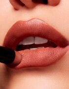 MAC Cosmetics Powder Kiss Velvet Blur Slim Stick hidratáló matt rúzs árnyalat Spice World 2 g